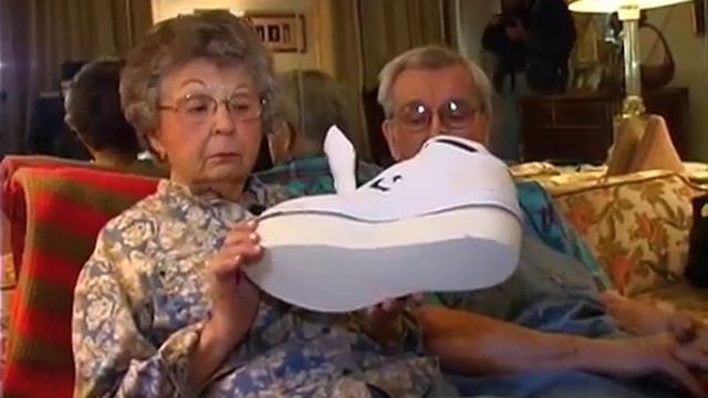 Star Shoe Repair Store [Scrapple Doc] смотреть онлайн