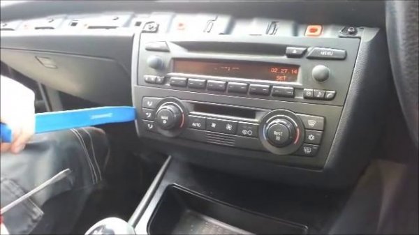 BMW 1-SERIES E87 2004-2012 - How To Remove Radio Stereo & Heater Climate Control Panel Removal