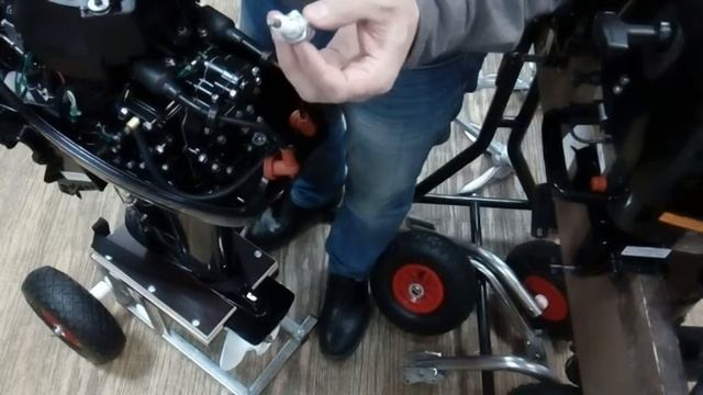Замена свечей в лодочном моторе Hidea 9,9 л.с. / Yamaha 9,9 л.с. смотреть онлайн