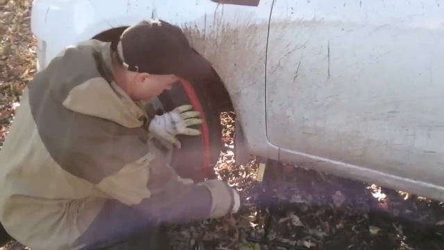 Как завести машину если сел аккумулятор? Заводим авто верёвкой. смотреть онлайн