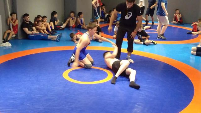 Соревнования посвященные дню вольной борьбы, в.к.51кг. финал, молниеносная победа Абуталимова Расул смотреть онлайн