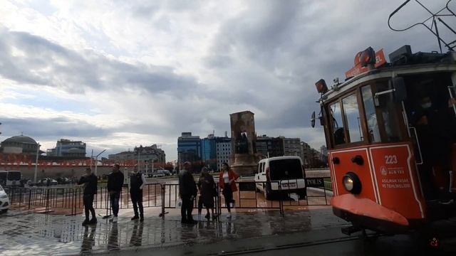 Taksim Meydanı & İstiklal Caddesi, İstanbul | Taksim Square & İstiklal Street Walking Tour, İstanbu смотреть онлайн