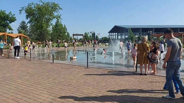 Левобережный парк г.Ростов на Дону конец мая 2022г смотреть онлайн