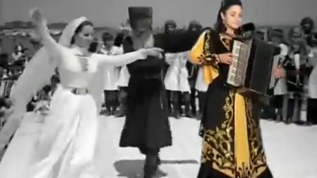 Алла Хадикова Вайнахская лезгинка смотреть онлайн