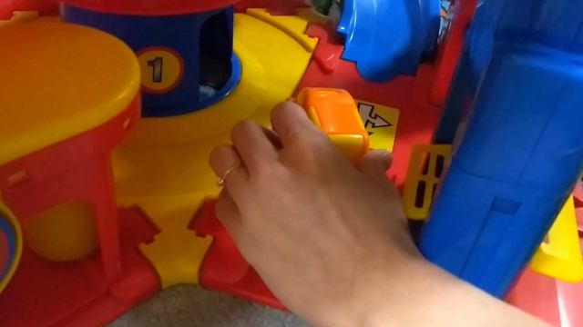 Детская парковка Wader, Миша в детском центре / Children's Parking Wader, look toys 13+ смотреть онлайн