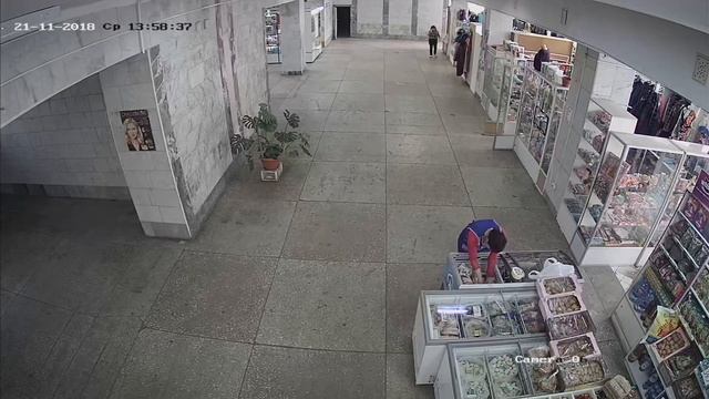 Внутренняя купольная камера видеонаблюдния HiWatch DS-T201 (2мп) смотреть онлайн