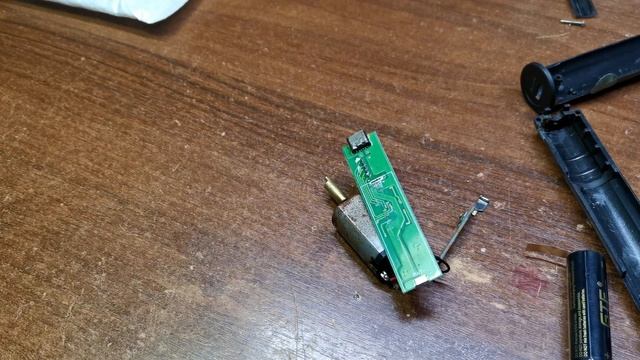 Как разобрать триммер и заменить аккумулятор без лишних трудностей