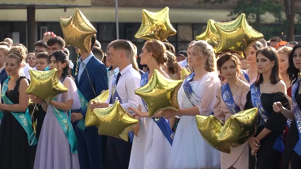 В Спасске-Дальнем и Спасском муниципальном районе прошли выпускные вечера смотреть онлайн