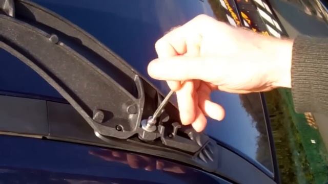 How to fit Roof Rack Rails on a Land Rover Freelander 2 / LR2 ( Part 2 ) смотреть онлайн