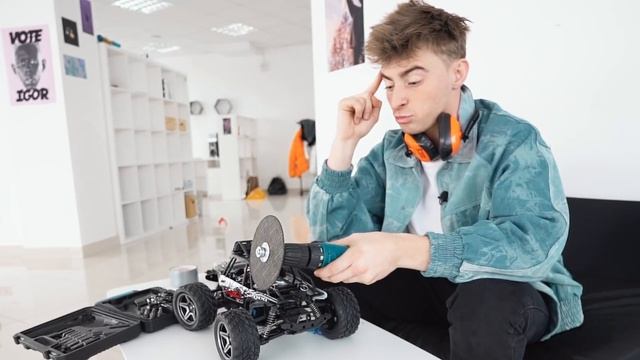 ЕГОРИК ПРОТИВ МИШИ ВАЙСА **на машинках** смотреть онлайн