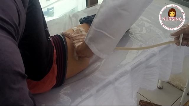 ADMINISTERING A CLEANSING ENEMA смотреть онлайн