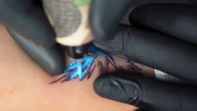 Small Hummingbird Tattoo | 30 minutes of tattooing смотреть онлайн