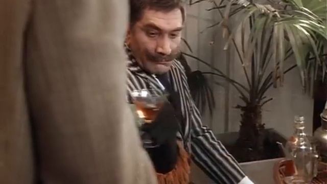 Она любит выпить!Этим надо воспользоваться! смотреть онлайн