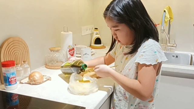 Картошка по деревенски. Вкуснейший рецепт от Иры, вкусно, быстро. ( картошка в микроволновке) смотреть онлайн