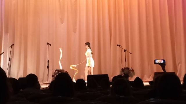 Танец с лентой . Выступление в ХШН на день учителя . смотреть онлайн