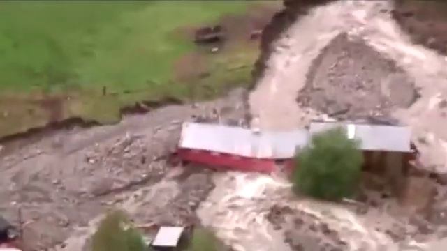 Селевой поток сносит все.. смотреть онлайн