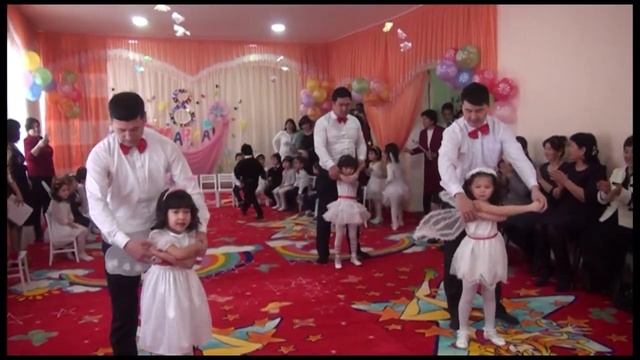 танец пап и дочек смотреть онлайн