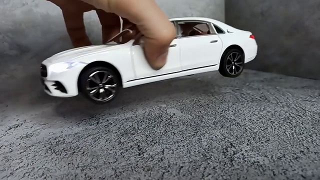 Машинка металлическая Mercedes-Benz 1:24 смотреть онлайн