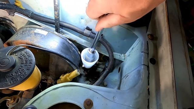 Garage Tutorial - AE86 Clutch Master Cylinder смотреть онлайн