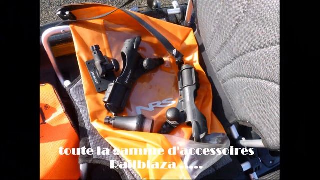 en 2017, le Père Noël se déplace en kayak смотреть онлайн