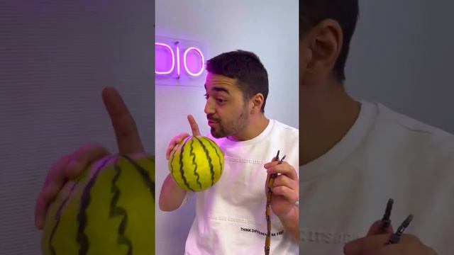 Как самостоятельно надеть бусы на шею? Лайфхак #shorts смотреть онлайн