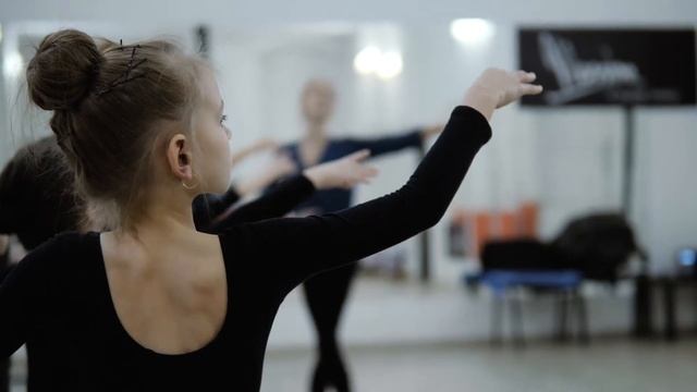 Подготовка детей. Танец. Растяжка. Дети на пуантах смотреть онлайн
