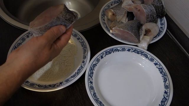 Как быстро почистить и пожарить крупного окуня. ГОТОВЛЮ С МУЖЕМ. смотреть онлайн