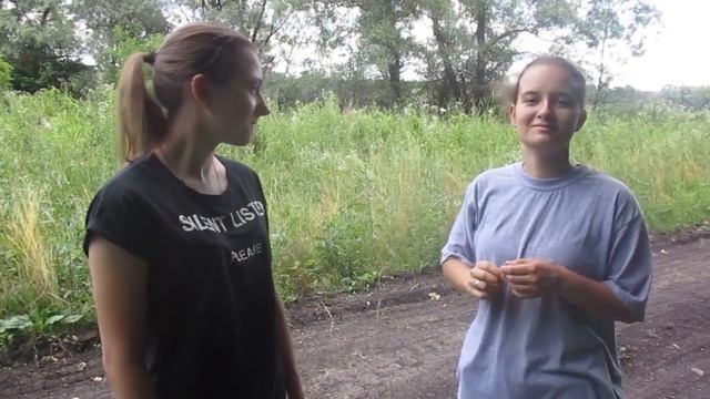 Прогулка, девушки на поле, дружба не подвластна расстоянию. смотреть онлайн