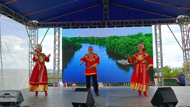 "Реченька-речушка"- народный ансамбль " Калинушка" смотреть онлайн