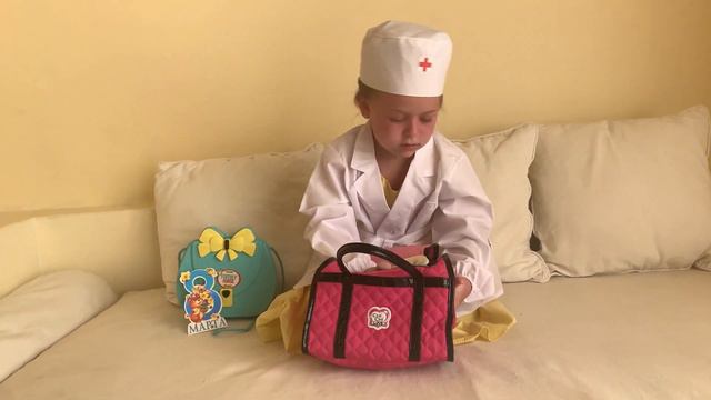 Эмилия отметила 8 марта в Африке| Распаковка chi chi love, набор доктора #hiemilia смотреть онлайн