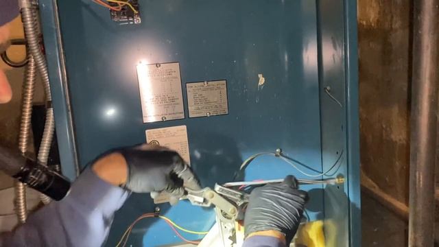 Burnham Steam Boiler No Heat Pilot Out How to Relight and Replace Thermocouple смотреть онлайн