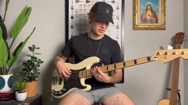 This Bass Riff Is TOO GROOVY! смотреть онлайн
