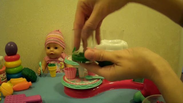 Беби Бон ест мороженое, мороженица ELC // Baby Born and ice cream смотреть онлайн