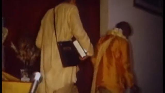 Кто такой Истинный Духовный Учитель? Ответ Шрилы Прабхупады смотреть онлайн