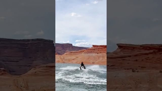 Could you catch one?? #theencefamily #lakepowell #waverunner #competition #houseboat #family смотреть онлайн