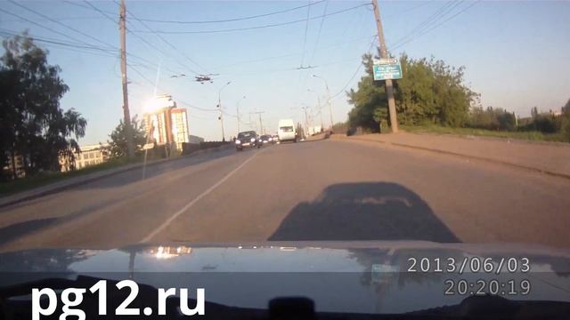 Как не нужно переходить дорогу в Йошкар-Оле смотреть онлайн