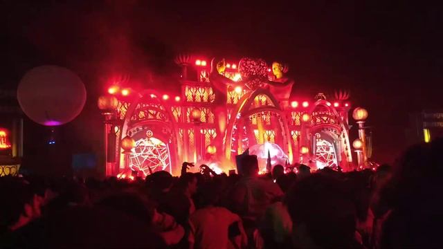 Dimitri Vegas & Like Mike, Sebastian Yatra - Shakalaka edc mx смотреть онлайн