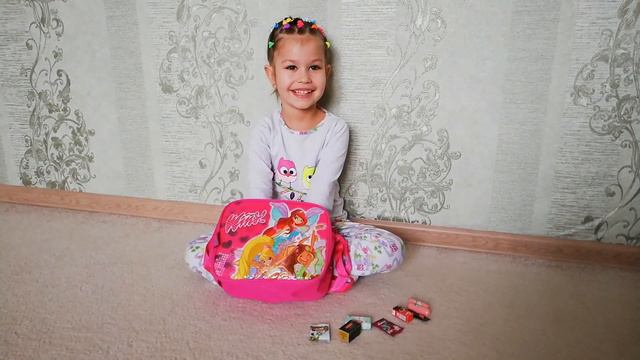 София открывает сумочку Феи Winx,с сюрпризом.Мини лента. Sofia opens a Winx handbag with a surpris смотреть онлайн