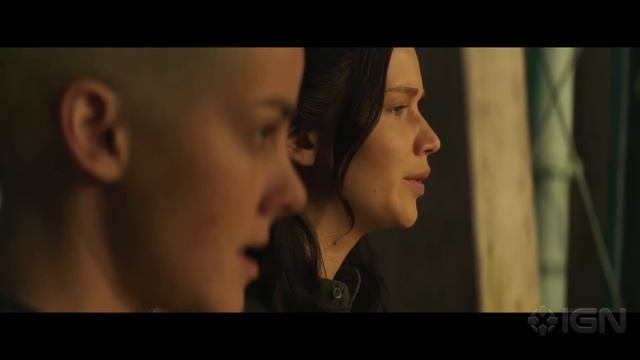 The Hunger Games: Mockingjay, Part 2 - "Old Friends" Clip смотреть онлайн