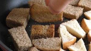 Хрустящие сухарики из обычного хлеба на сковороде. Дети просят еще и еще