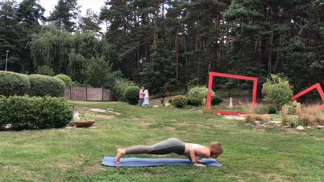Yoga in Botanical Garden, Kyiv, Ukraine смотреть онлайн
