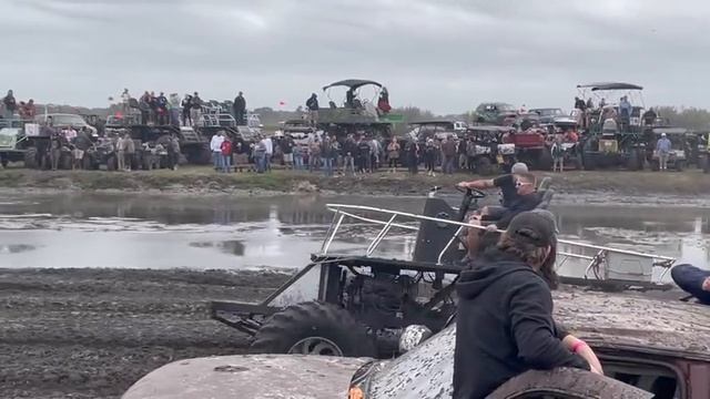 Boggin Deep!!!! We Got Us A Bogger!!! Big Block Chevy Mud Truck Gets Abused And Put To The Test!!! смотреть онлайн