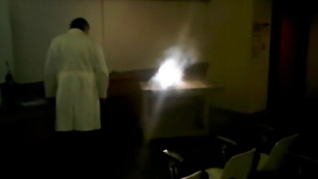 Magnesium and Carbon Dioxide Spontaneously React смотреть онлайн