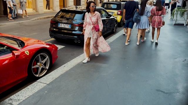 MILAN FASHION WEEK 2022. Montenapoleone STREET STYLE смотреть онлайн