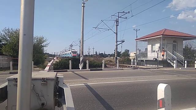 ЭП2Д - 0111 с сообщением Евпатория - Бахчисарай и приветливой бригадой смотреть онлайн