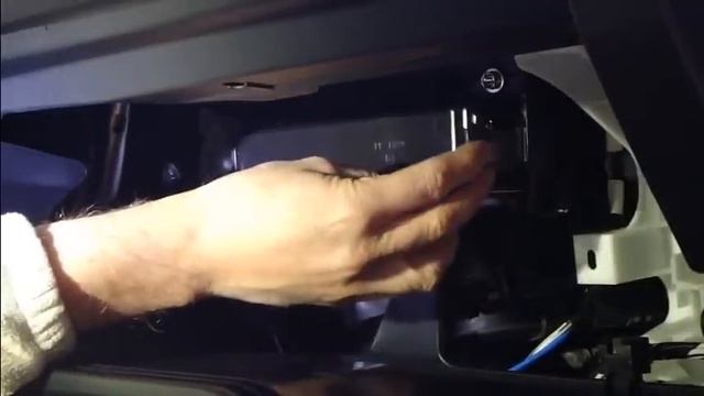 How to replace cabin air filter Toyota Corolla. Years 2013 to 2018. Pollen filter. смотреть онлайн