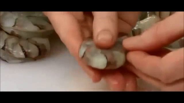 Как правильно чистить креветки смотреть онлайн