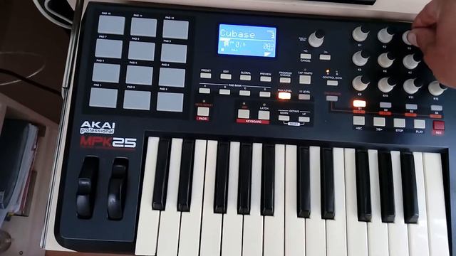 AKAI MP25 + CUBASE смотреть онлайн