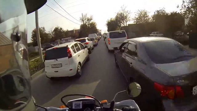 [В пути #24] На мотоцикле по городу / Honda XR250 смотреть онлайн