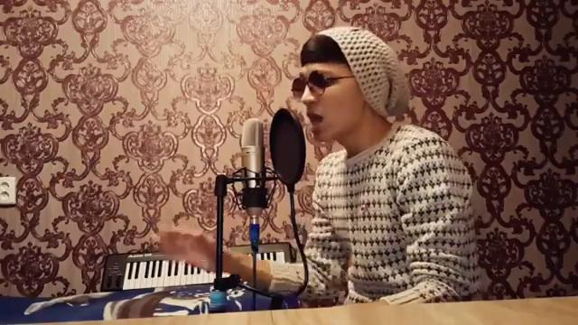 Парень поёт КРАСИВО (МЕЖДУ НАМИ ТАЕТ ЛЁД) смотреть онлайн